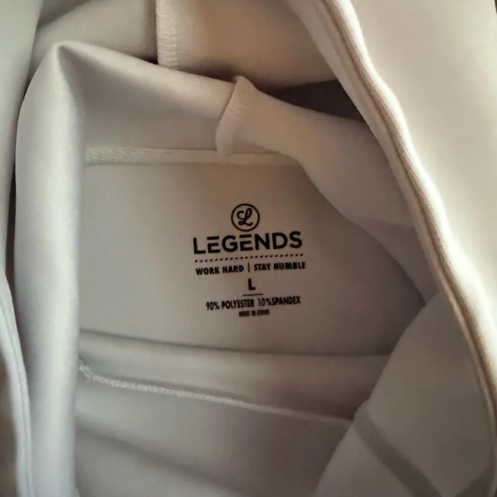 Men’s white Legends performance hoodie, size large